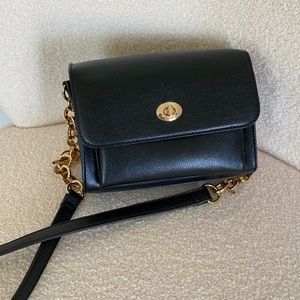 Black shoulder bag